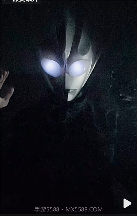 抖音很火的奥特曼光之变装特效截图2