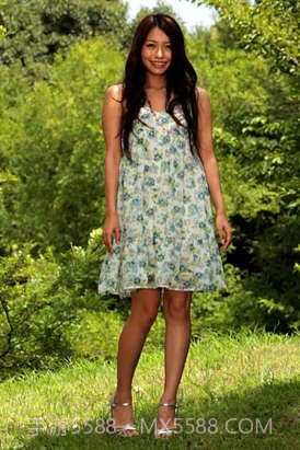 吹裙子美女截图2